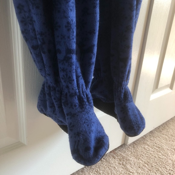 Kids Fuzzy Snowflake Pajama Onesie - Picture 4 of 4